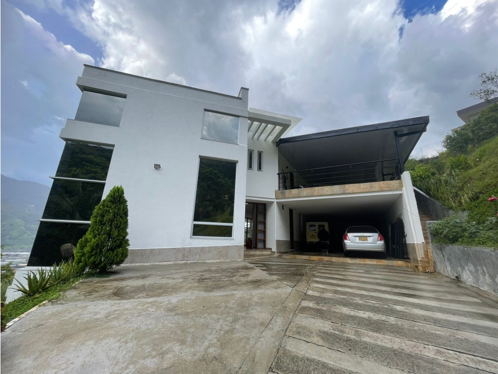 Casa Campestre en Venta Copacabana, Antioquia - 1