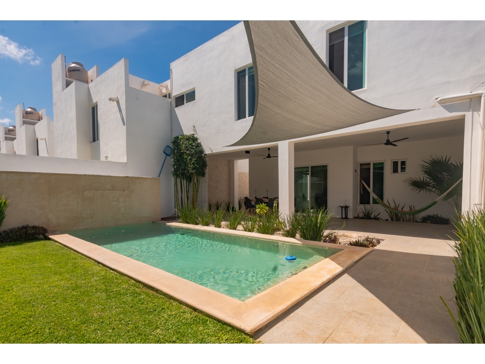 EXCELENTE CASA REMODELADA CON PISCINA — foto 3