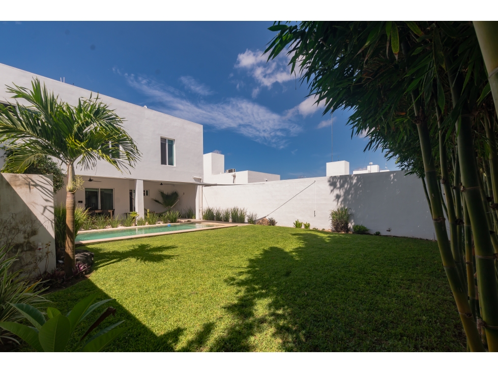 EXCELENTE CASA REMODELADA CON PISCINA — foto 2