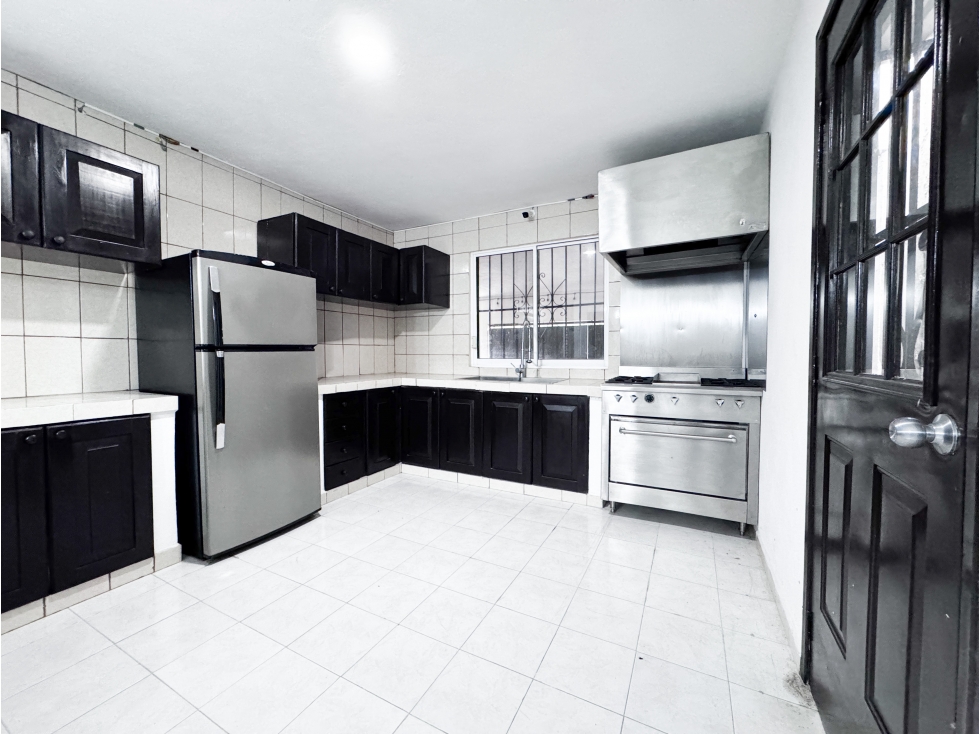 Casa en venta en Mérida dentro de la ciudad, ideal vivienda u oficina