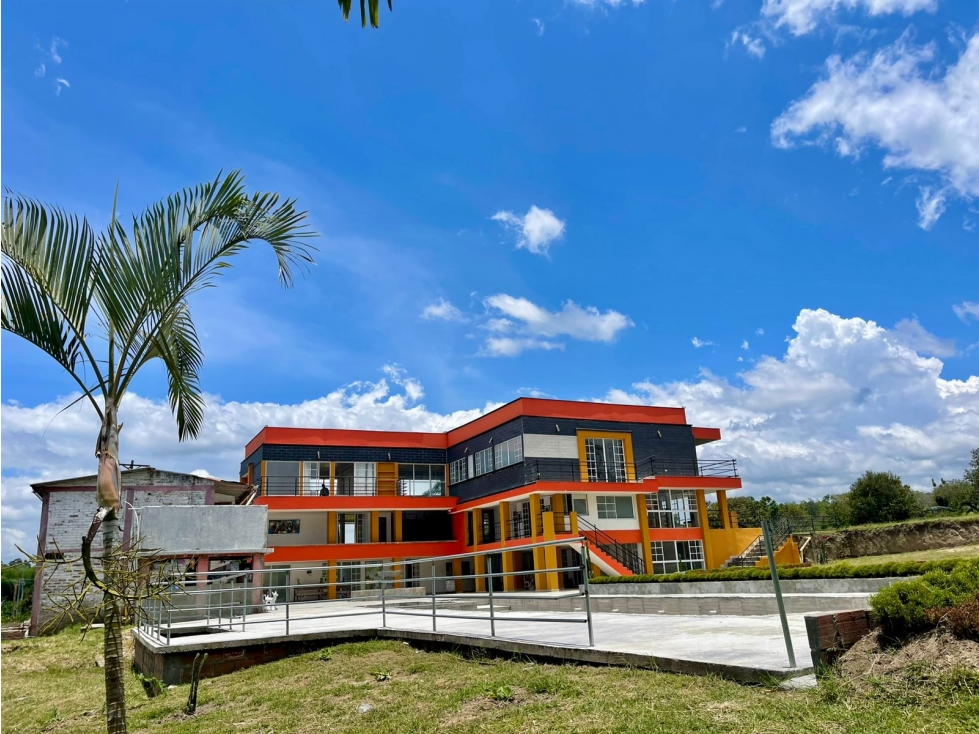 VENTA FINCA TURISTICA VIA CIRCACIA MONTENEGRO - 5.5 CUADRAS