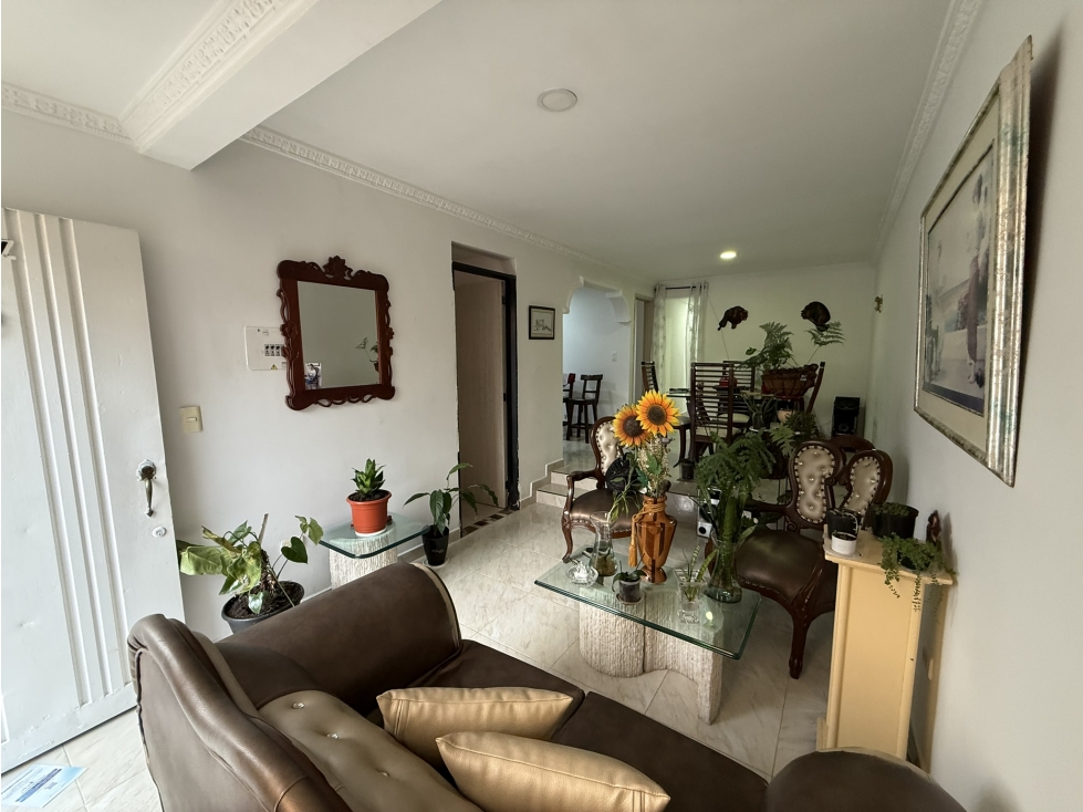 VENTA CASA BIFAMILIAR SECTOR BARRIO ZULDEMAYDA