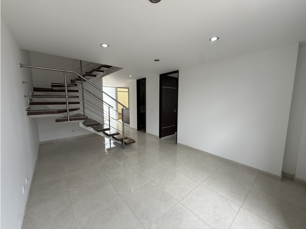 VENTA CASA CONJUNTO CERRADO MODERNO - NORTE AVENIDA CENTENARIO
