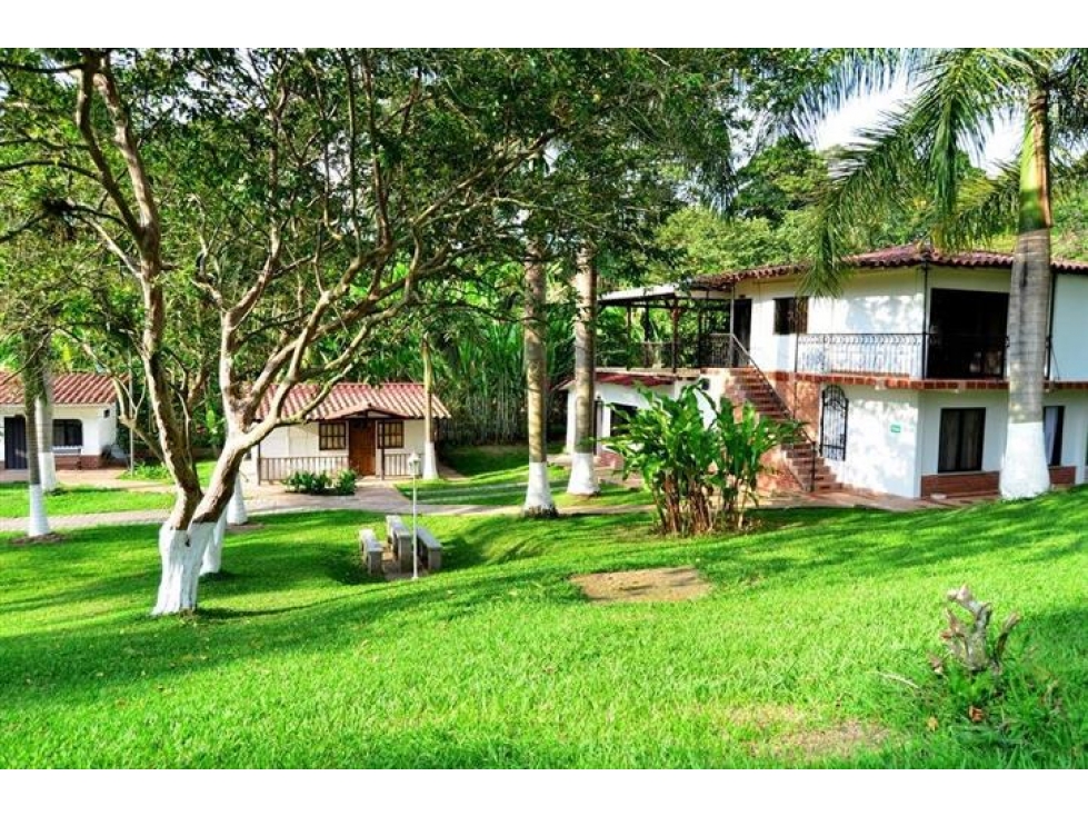 VENTA FINCA - HOTEL PUEBLO TAPAO SECTOR ONCE CASAS - 2 CUADRAS - 5