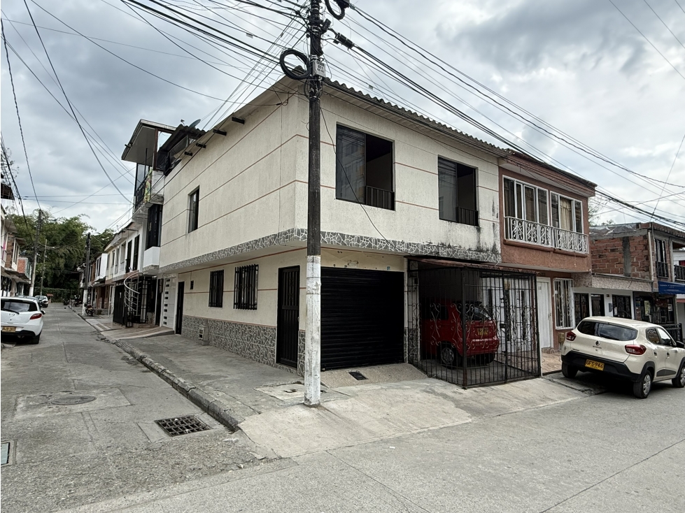 VENTA CASA ESQUINERA BIFAMILIAR SECTOR CIUDAD DORADA - CALLE VEHICULAR