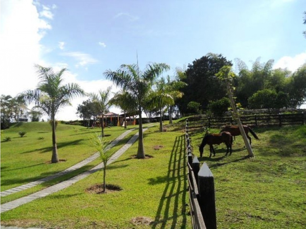 VENTA FINCA - HOTEL PUEBLO TAPAO SECTOR ONCE CASAS - 2 CUADRAS - 4