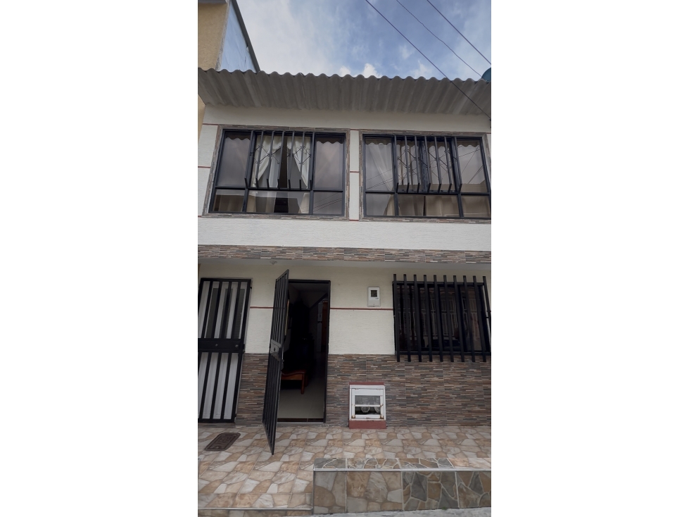 VENTA CASA BIFAMILIAR SECTOR BARRIO CIUDAD DORADA