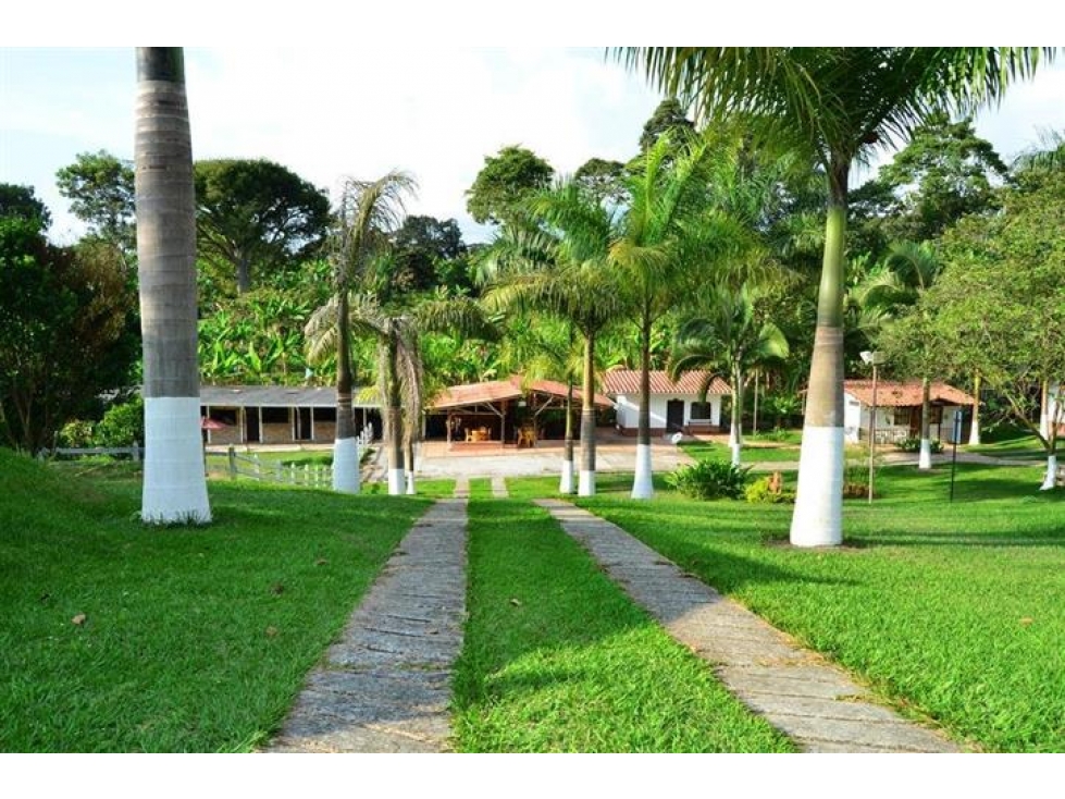 VENTA FINCA - HOTEL PUEBLO TAPAO SECTOR ONCE CASAS - 2 CUADRAS - 3