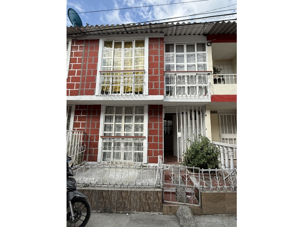 VENTA CASA 2 NIVELES BARRIO GUADUALES DE LA VILLA - ESTADIO CENTENARIO
