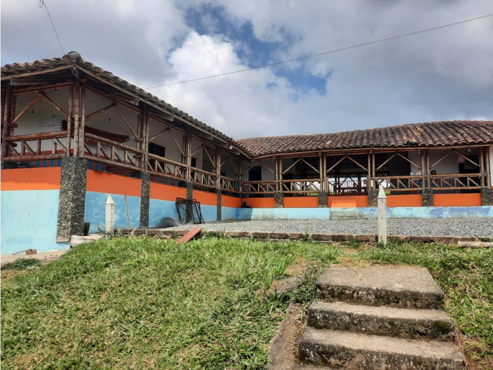 VENTA FINCA GANADERA FILANDIA VIA QUIMBAYA - 41 CUADRAS - 2