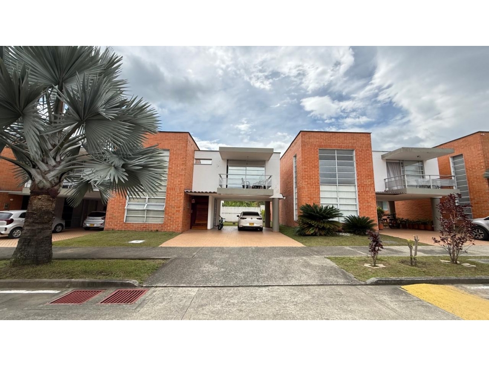 VENTA CASA CAMPESTRE EN CONJUNTO CERRADO VIA LA TEBAIDA