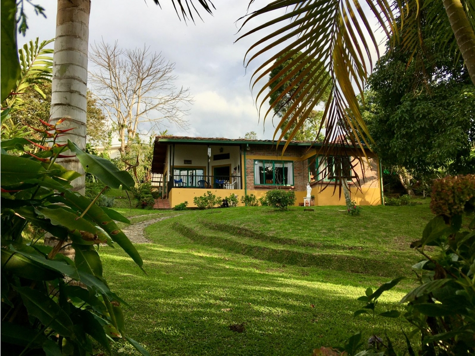 VENTA CASA CAMPESTRE CIRCASIA SOBRE LA AUTOPISTA DEL CAFE