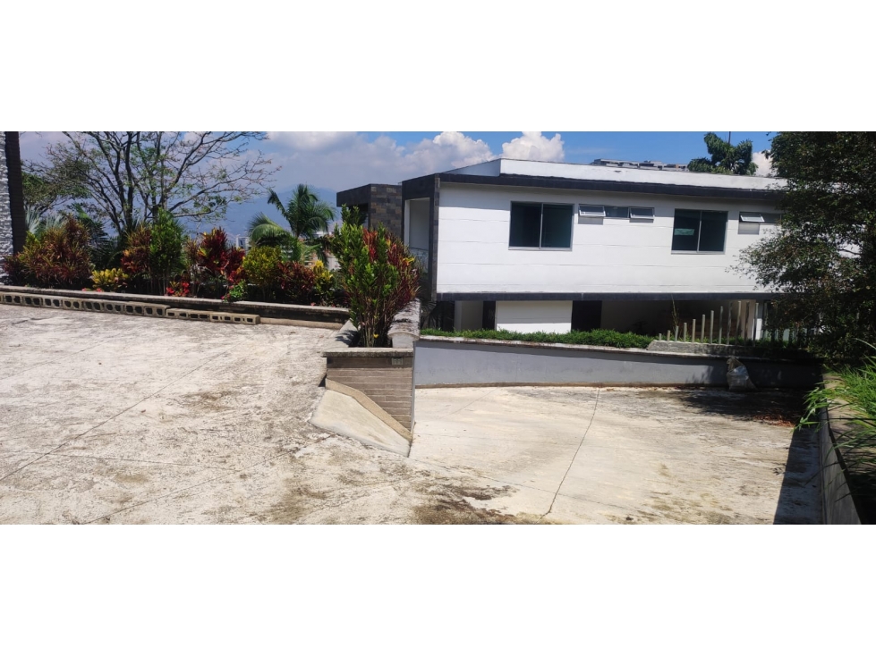 VENTA DE CASA EN ENVIGADO, PARTE ALTA DE LA LOMA DE LAS BRUJAS — foto 2