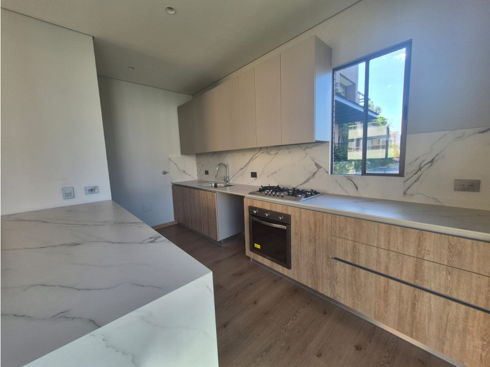VENTA DE APARTAMENTO EN POBLADO CASTROPOL — foto 2