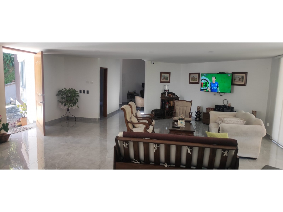 VENTA DE CASA EN ENVIGADO, PARTE ALTA DE LA LOMA DE LAS BRUJAS — foto 5