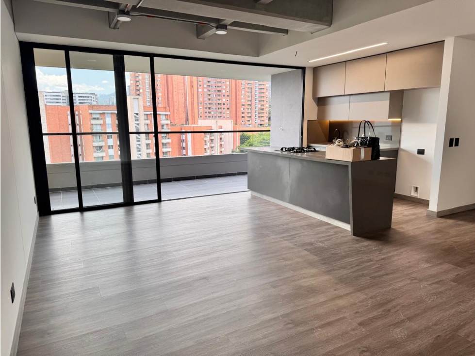 VENTA DE APARTAMENTO EN LA LOMA DE LOS MESA, ENVIGADO.