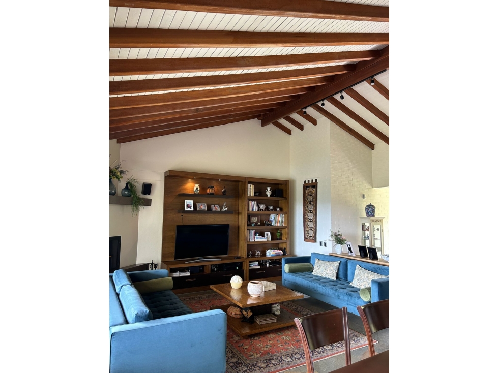 ARRIENDO DE CASA EN EL RETIRO.