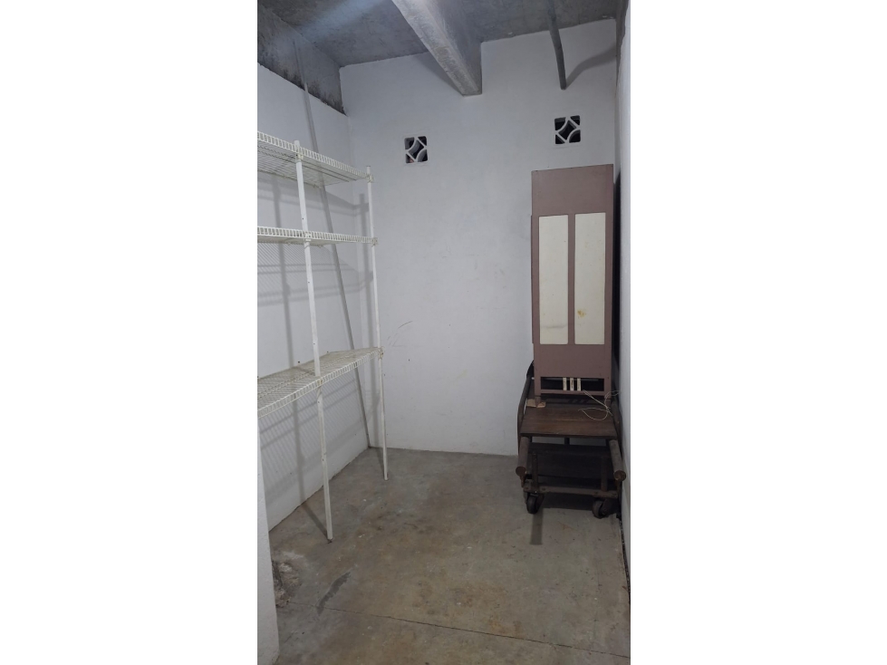 RENTA DE BODEGA CON PARQUEADERO EN ENVIGADO LOS BENEDICTINOS - 4