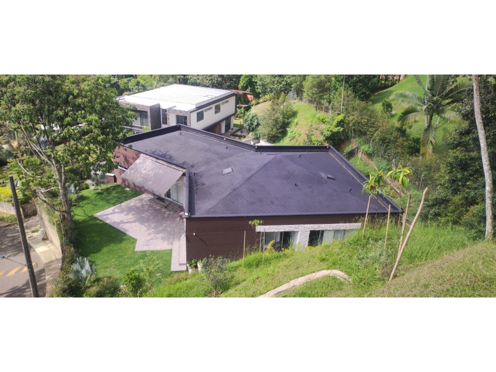 VENTA DE CASA EN ENVIGADO, PARTE ALTA DE LA LOMA DE LAS BRUJAS