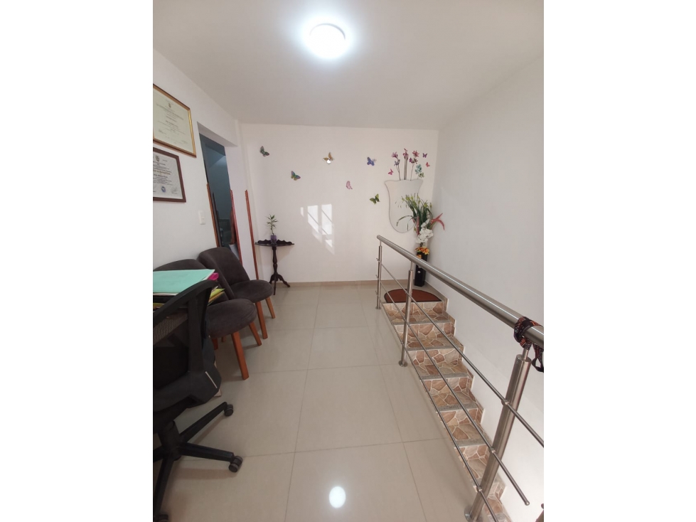 vendo apartamento con local en los cambulos - 4