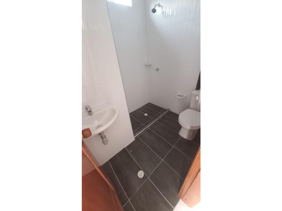 VENDO APARTAMENTO PISO 5 BARRIO CATALUÑA - 5