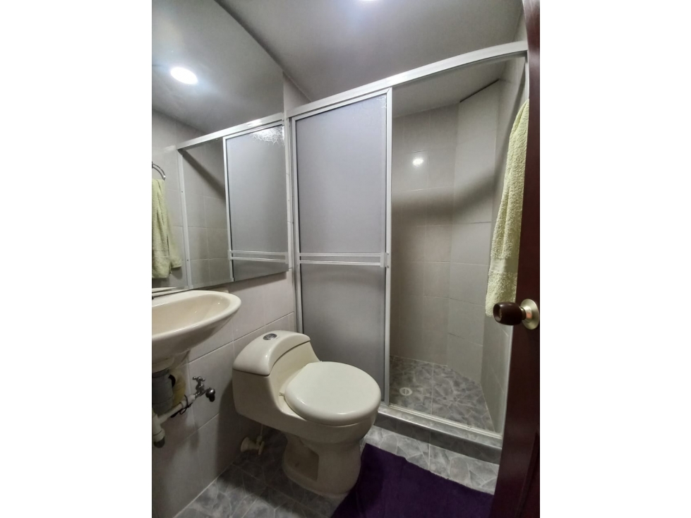 vendo apartamento con local en los cambulos - 6