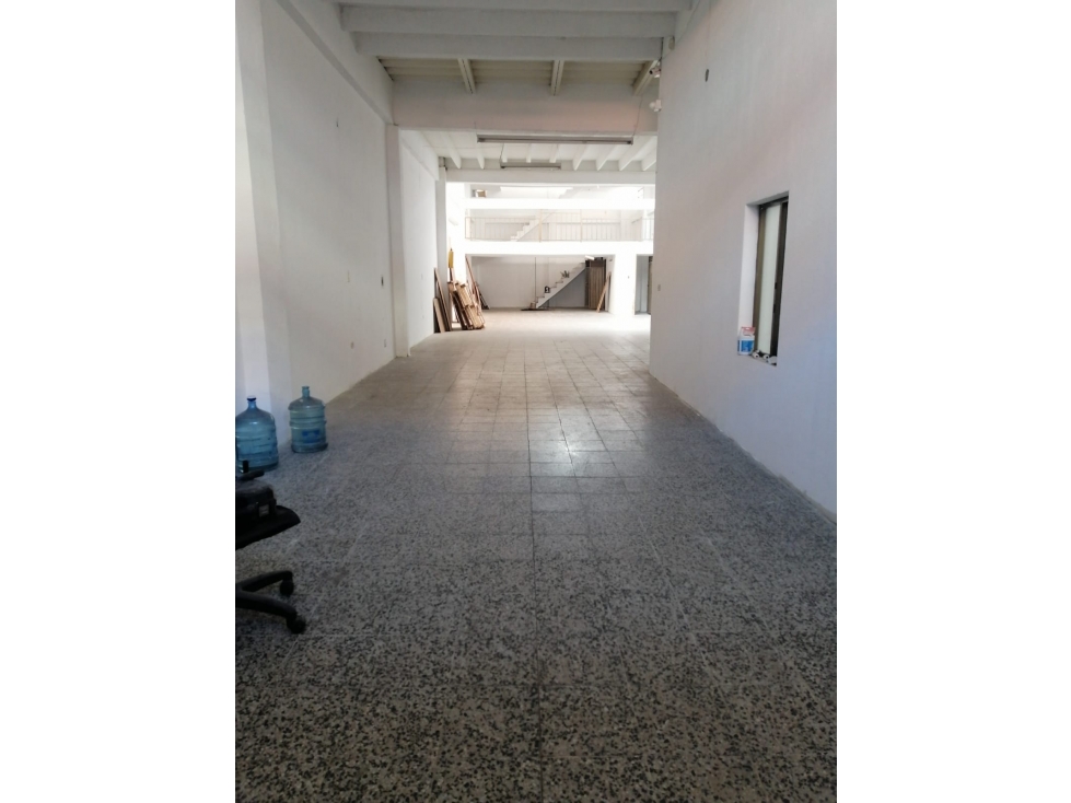 Se alquila bodega con Oficinas, barrio los Cerezos, Bogotá D.C. — foto 3
