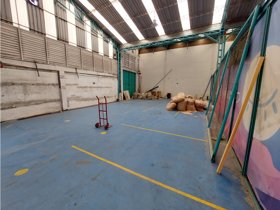 Arriendo Bodega con Oficinas Villa Gladys — foto 3