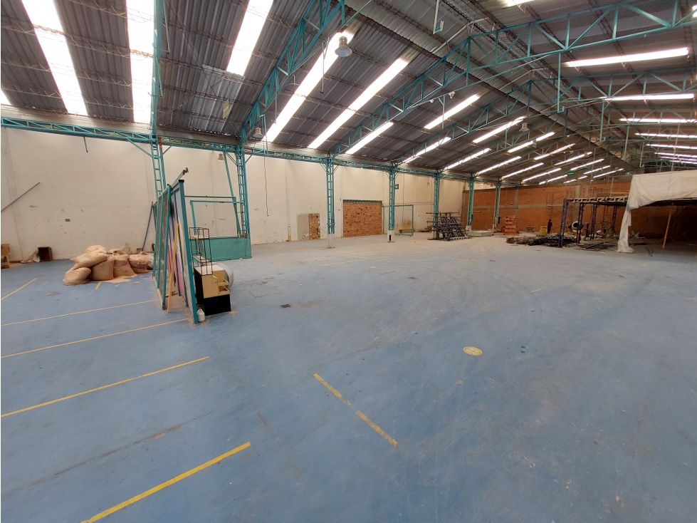 Arriendo Bodega con Oficinas Villa Gladys — foto 4