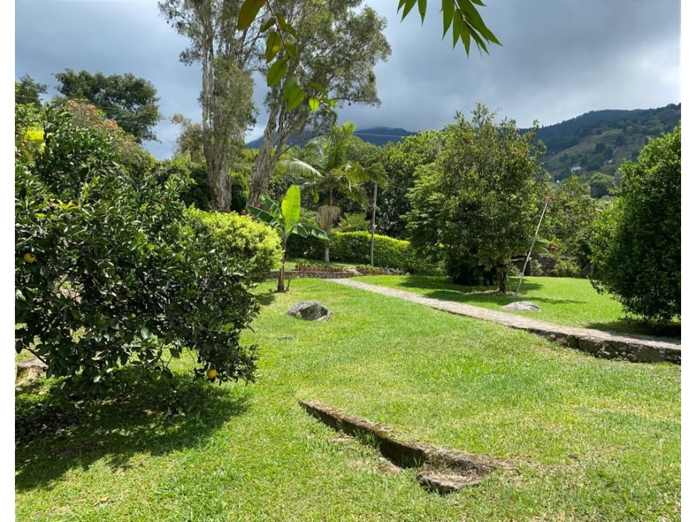 Finca de 6.970 m² con 7 alcobas en venta en Copacabana — foto 3