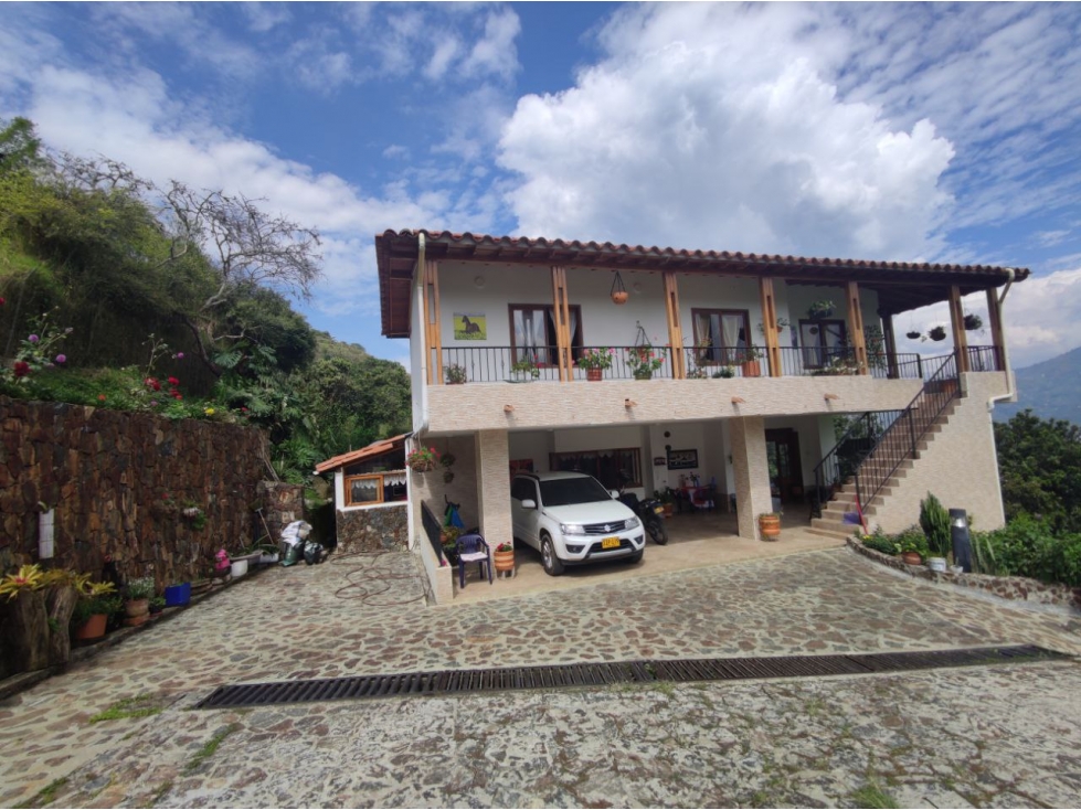 Finca 3.000 m², 6 alcobas, Altos de Villa Roca, Copacabana