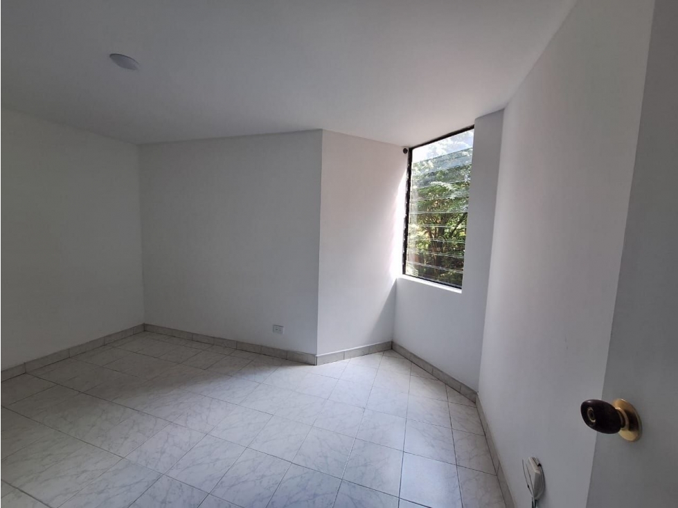Apartamento de 90 m² en venta en Loma de San Julián, El Poblado — foto 2