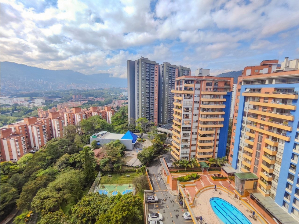 Penthouse con vista panorámica en venta en Los Bernal, Medellín — foto 2