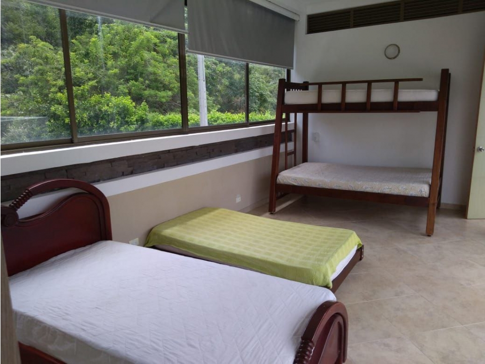Finca 3.500 m², 4 alcobas, parcelación Santa Fe de Antioquia — foto 2