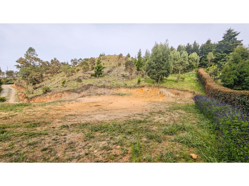 Lote de 2.095 m² en venta en la vereda San Isidro, Guarne — foto 2
