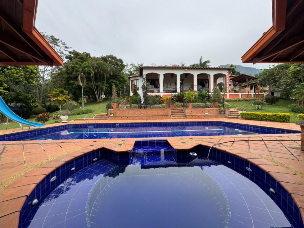 Finca de 8.281 m² en venta en parcelación en Copacabana