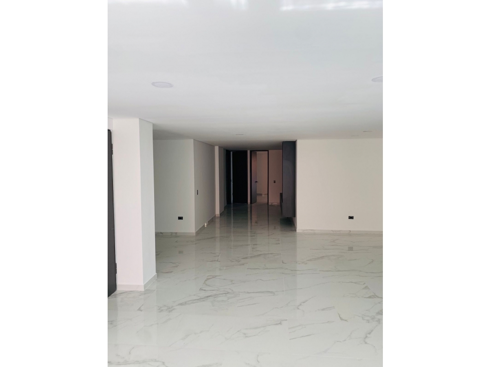 Apartamento de 200 m² en venta en Laureles, Medellín — foto 3