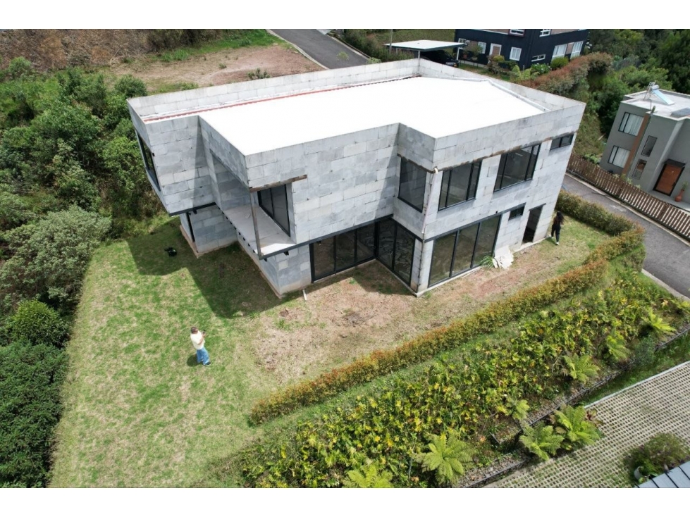 Casa campestre en obra gris en venta en Loma del Escobero, Envigado