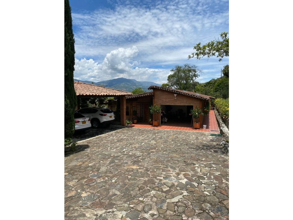Finca de 6.970 m² con 7 alcobas en venta en Copacabana