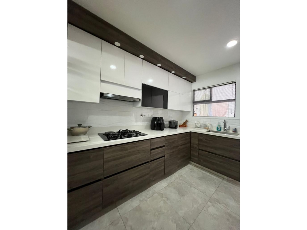 Casa remodelada de 167 m² en venta en El Poblado, Medellín — foto 3