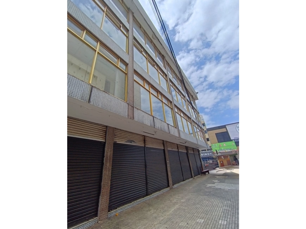 Alquilo | Edificio Comercial | Av. Central | - 2