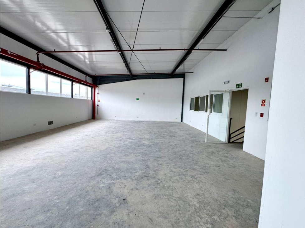 BODEGAS EN VENTA Y ALQUILER | MAÑANITAS | ACCESO A LOS CORREDORES — foto 2