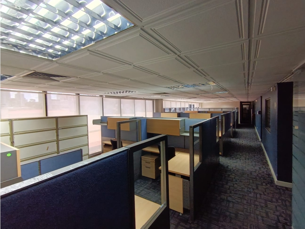 SE ALQUILA PISO DE OFICINAS CALLE 50 - 5