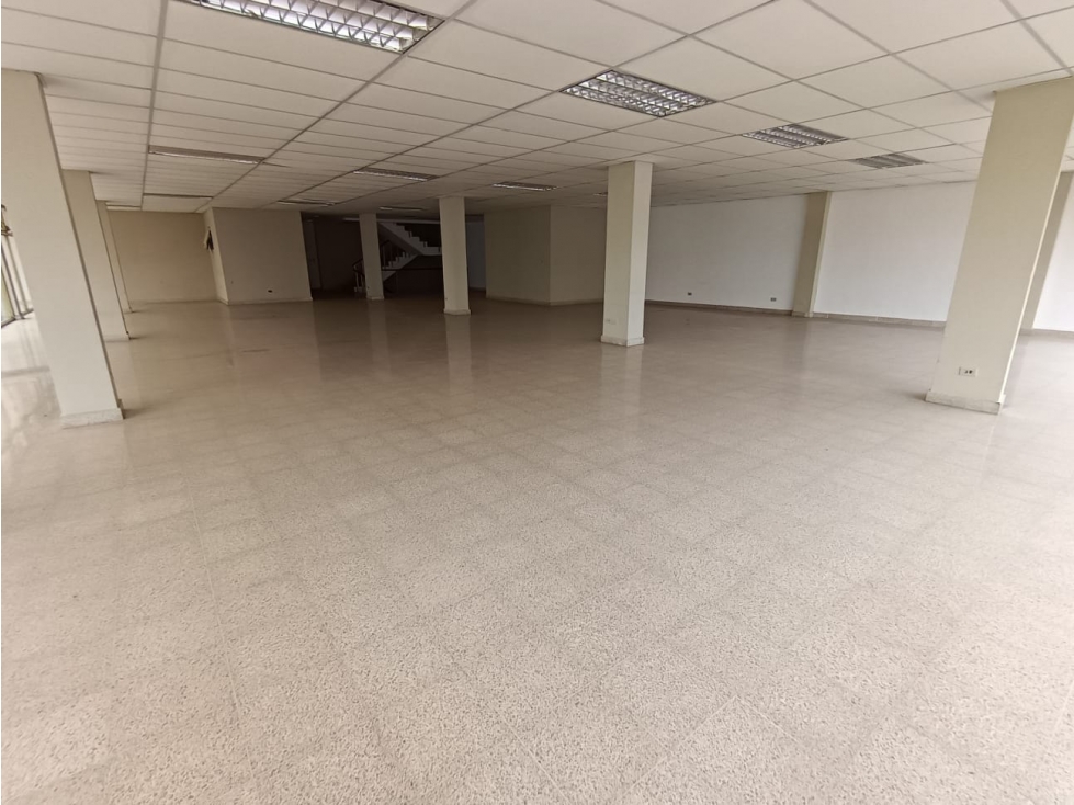 Alquilo | Edificio Comercial | Av. Central | - 4