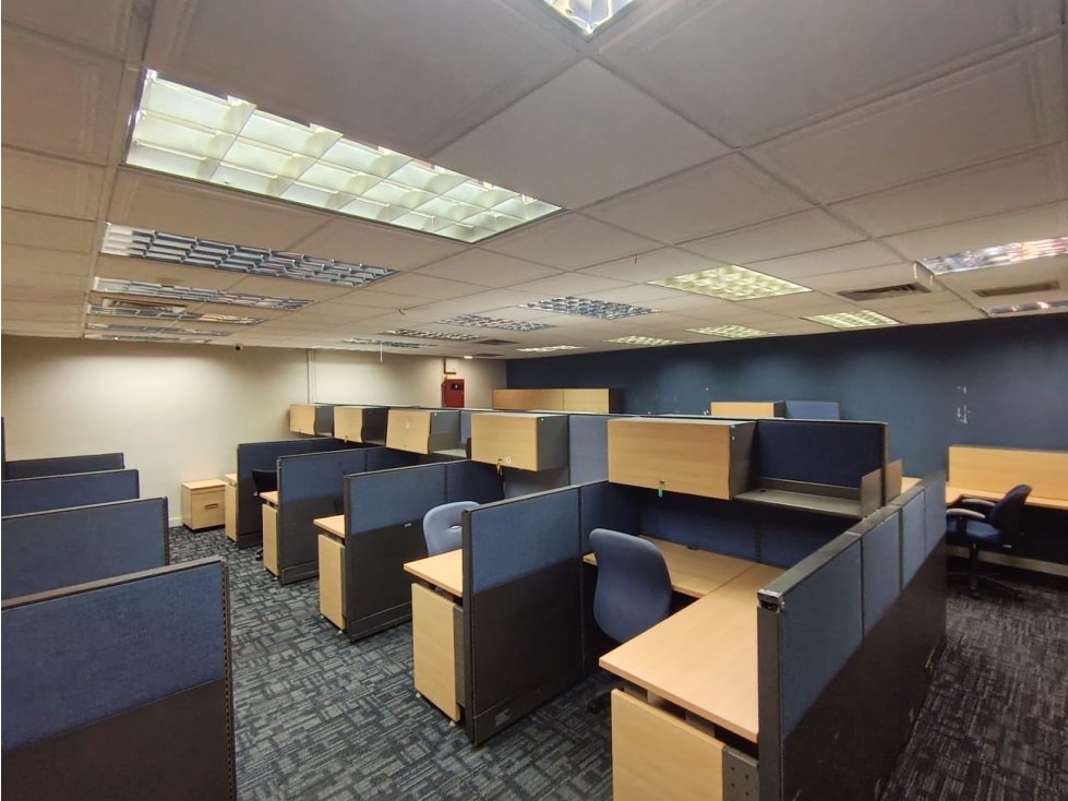 SE ALQUILA PISO DE OFICINAS CALLE 50 - 6