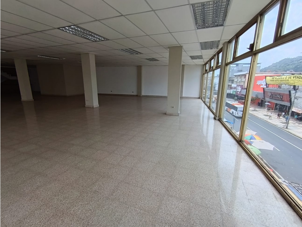 Alquilo | Edificio Comercial | Av. Central | - 6