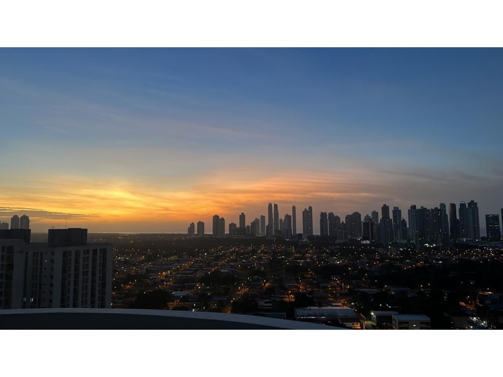 Vendo Apto PH MILLENNIALS TORRE 100 Con Vista al Mar y a la Ciudad