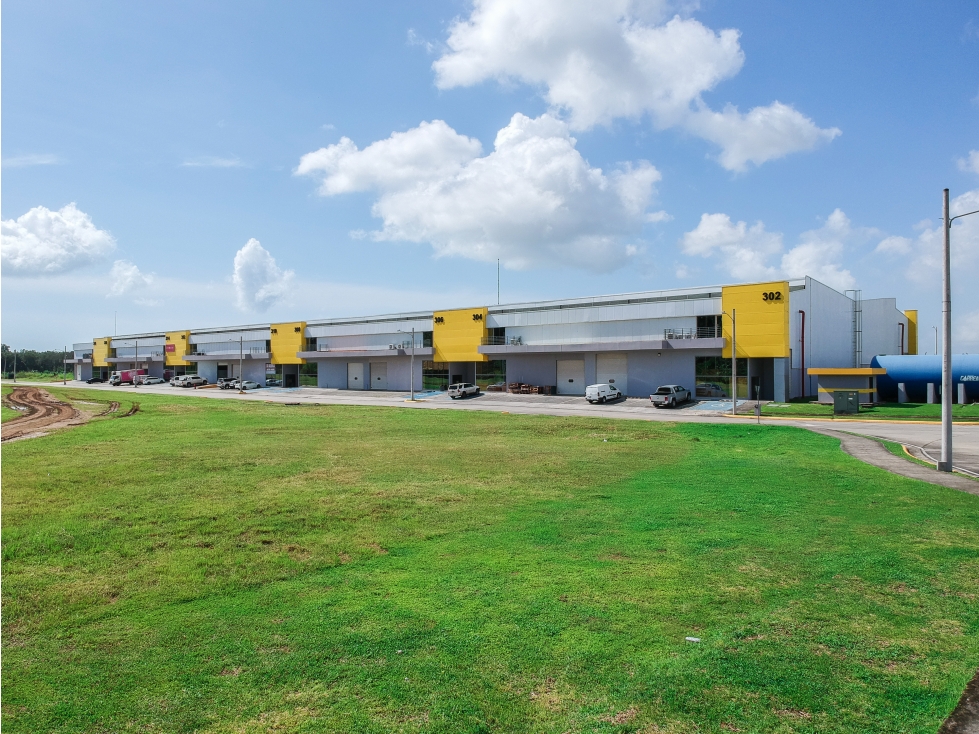 BODEGA EN VENTA Y ALQUILER | COSTA SUR | A 5 MIN DEL AEROPUERTO — foto 2
