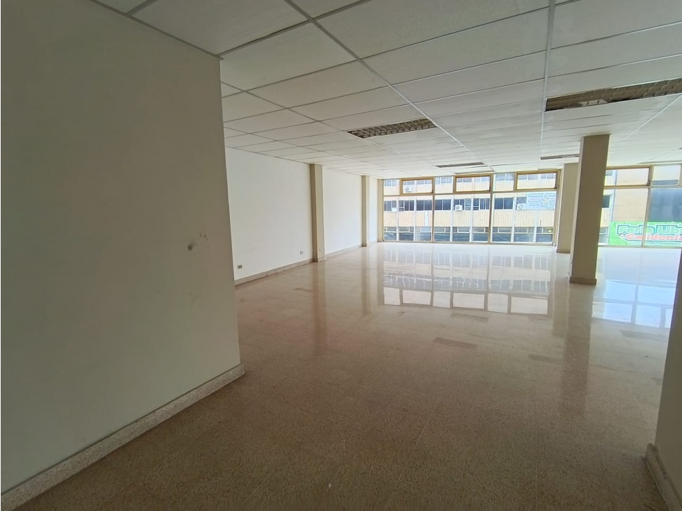 Alquilo | Edificio Comercial | Av. Central | - 3