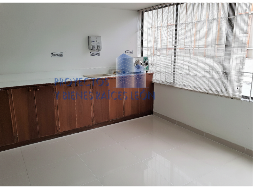 Vendo oficina cerca de la Clinica del Country, Bogotá CZ9210